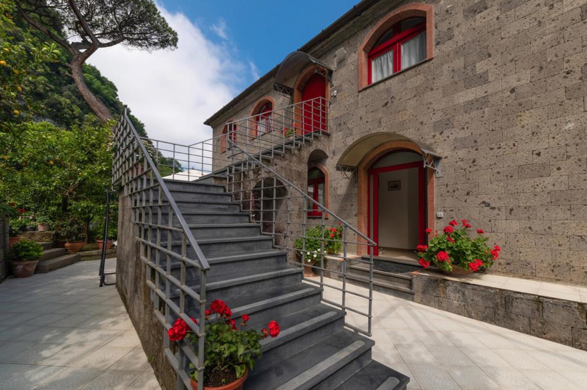 Sorrentovibes - Sea View Rooftop Apartment With Jacuzzi & Garden Exterior foto